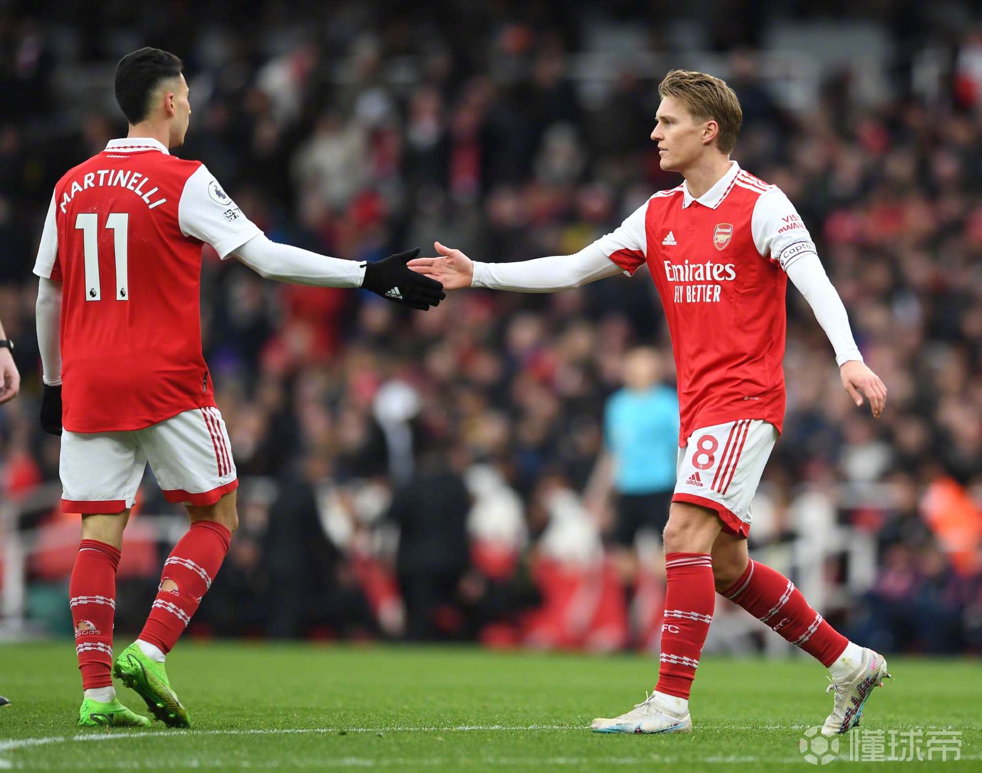 塔图姆教练神换人策略助西甲枪手逆转取胜，替补球员默契配合惊艳全场